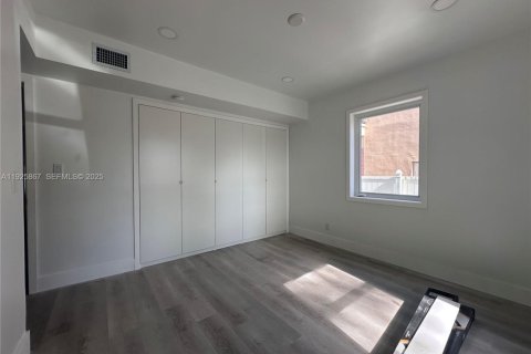 House in Miami, Florida 2 bedrooms, 91.04 sq.m. № 1984314 - photo 8
