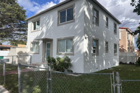 House in Miami, Florida 2 bedrooms, 91.04 sq.m. № 1984314 - photo 2