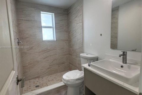 House in Miami, Florida 2 bedrooms, 91.04 sq.m. № 1984314 - photo 10