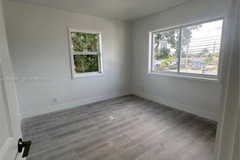 House in Miami, Florida 2 bedrooms, 91.04 sq.m. № 1984314 - photo 11