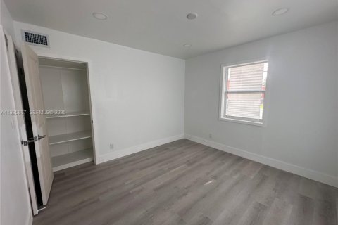 House in Miami, Florida 2 bedrooms, 91.04 sq.m. № 1984314 - photo 12