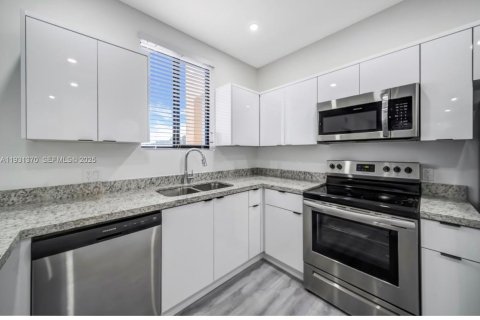 Appartement à louer à Hialeah, Floride: 2 chambres, 80.36 m2 № 1990307 - photo 11