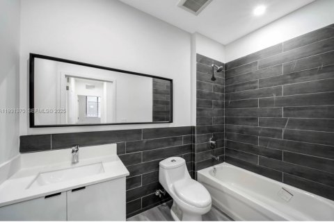 Appartement à louer à Hialeah, Floride: 2 chambres, 80.36 m2 № 1990307 - photo 13