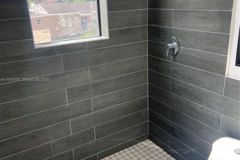 Appartement à louer à Hialeah, Floride: 2 chambres, 80.36 m2 № 1990307 - photo 7