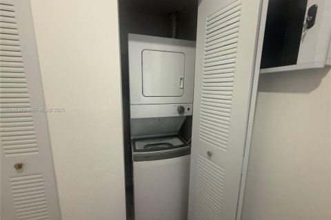 Appartement à louer à Hialeah, Floride: 2 chambres, 80.36 m2 № 1990307 - photo 18