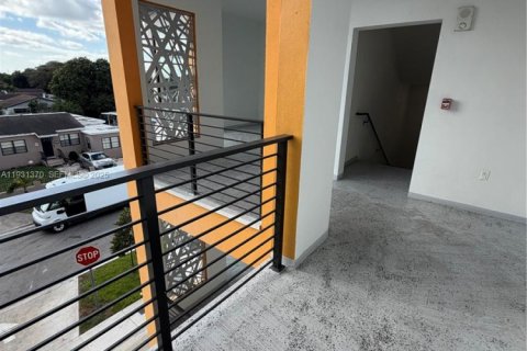 Appartement à louer à Hialeah, Floride: 2 chambres, 80.36 m2 № 1990307 - photo 3