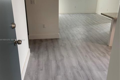 Appartement à louer à Hialeah, Floride: 2 chambres, 80.36 m2 № 1990307 - photo 5
