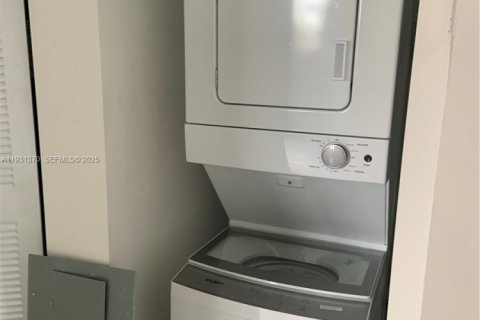 Appartement à louer à Hialeah, Floride: 2 chambres, 80.36 m2 № 1990307 - photo 9