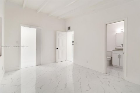 Casa en venta en Hollywood, Florida, 3 dormitorios № 1882268 - foto 17