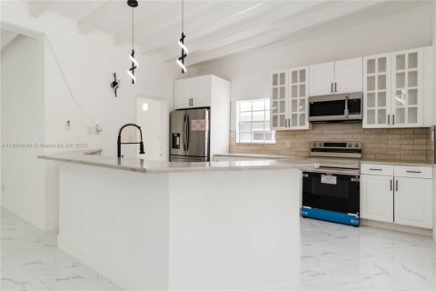 Casa en venta en Hollywood, Florida, 3 dormitorios № 1882268 - foto 1