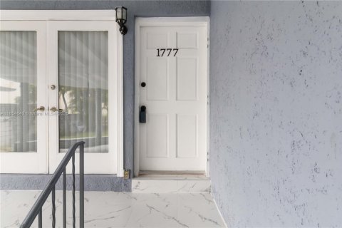 Casa en venta en Hollywood, Florida, 3 dormitorios № 1882268 - foto 6