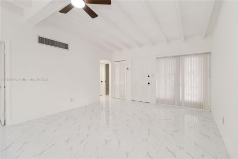 Casa en venta en Hollywood, Florida, 3 dormitorios № 1882268 - foto 9