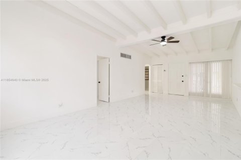 Casa en venta en Hollywood, Florida, 3 dormitorios № 1882268 - foto 12