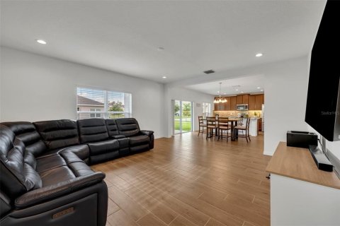 House in Groveland, Florida 4 bedrooms, 237.37 sq.m. № 1591194 - photo 20