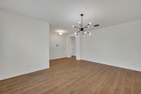 House in Groveland, Florida 4 bedrooms, 237.37 sq.m. № 1591194 - photo 7