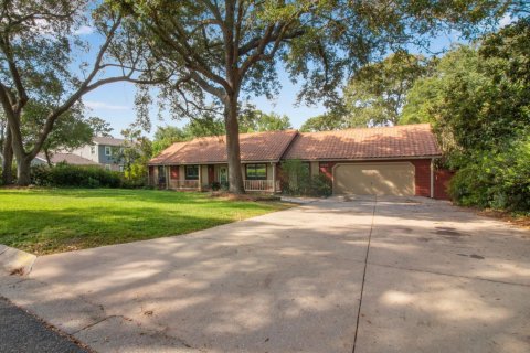 House in Pensacola, Florida 4 bedrooms, 250.84 sq.m. № 562207 - photo 1
