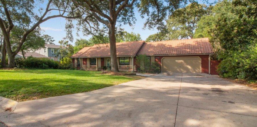 House in Pensacola, Florida 4 bedrooms, 250.84 sq.m. № 562207
