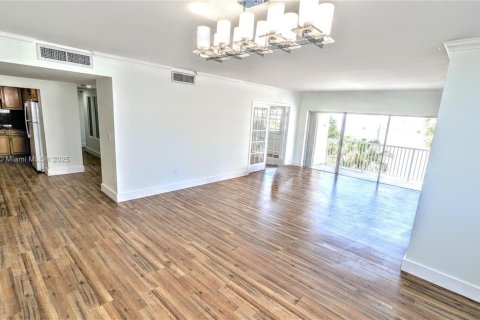 Condo in Sunny Isles Beach, Florida, 3 bedrooms  № 1635595 - photo 9
