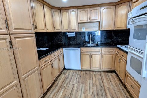 Condo in Sunny Isles Beach, Florida, 3 bedrooms  № 1635595 - photo 10