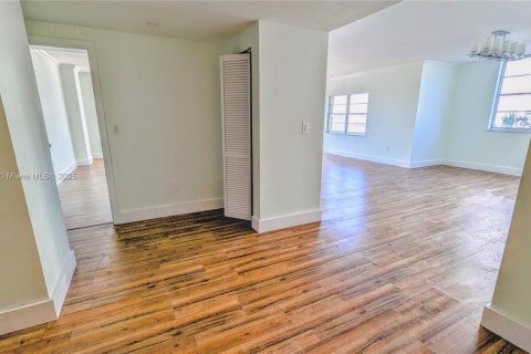 Condo in Sunny Isles Beach, Florida, 3 bedrooms  № 1635595 - photo 6