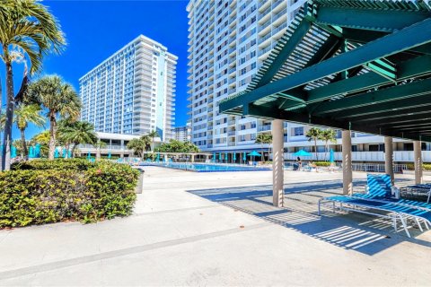 Condo in Sunny Isles Beach, Florida, 3 bedrooms  № 1635595 - photo 2