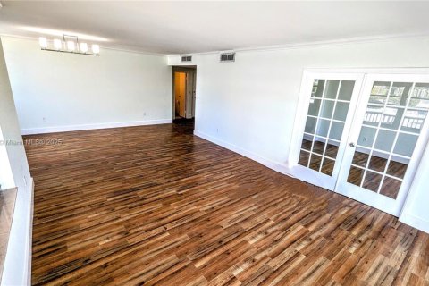 Condo in Sunny Isles Beach, Florida, 3 bedrooms  № 1635595 - photo 11