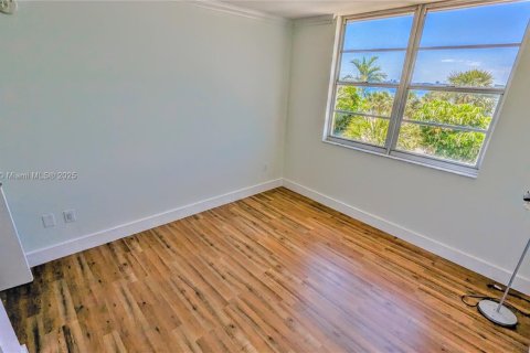 Condo in Sunny Isles Beach, Florida, 3 bedrooms  № 1635595 - photo 23