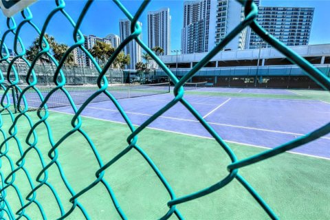 Condo in Sunny Isles Beach, Florida, 3 bedrooms  № 1635595 - photo 27
