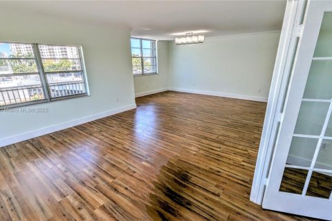 Condo in Sunny Isles Beach, Florida, 3 bedrooms  № 1635595 - photo 12