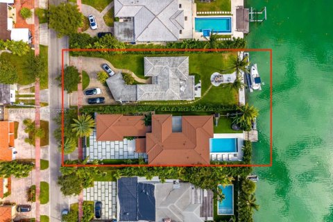 Casa en venta en Miami Beach, Florida, 7 dormitorios, 562.8 m2 № 1973173 - foto 1