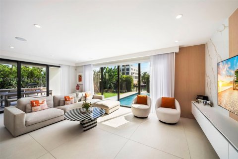House in Miami Beach, Florida 7 bedrooms, 562.8 sq.m. № 1973173 - photo 29