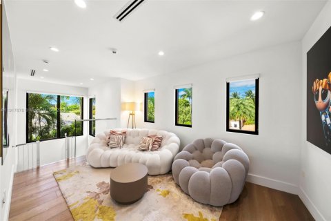 House in Miami Beach, Florida 7 bedrooms, 562.8 sq.m. № 1973173 - photo 13