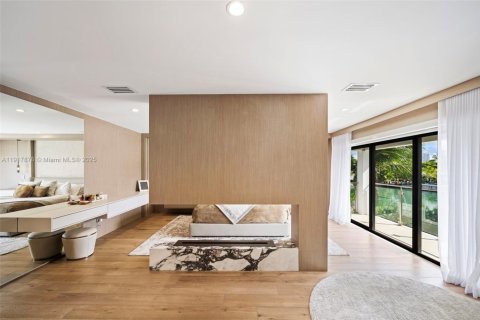Casa en venta en Miami Beach, Florida, 7 dormitorios, 562.8 m2 № 1973173 - foto 9
