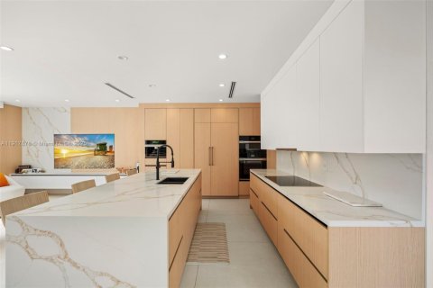 Casa en venta en Miami Beach, Florida, 7 dormitorios, 562.8 m2 № 1973173 - foto 7