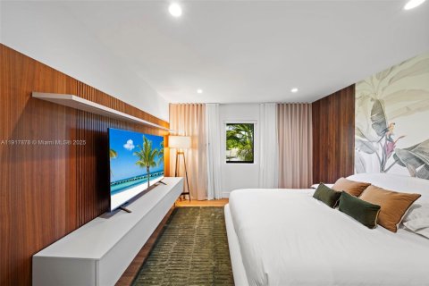 House in Miami Beach, Florida 7 bedrooms, 562.8 sq.m. № 1973173 - photo 17