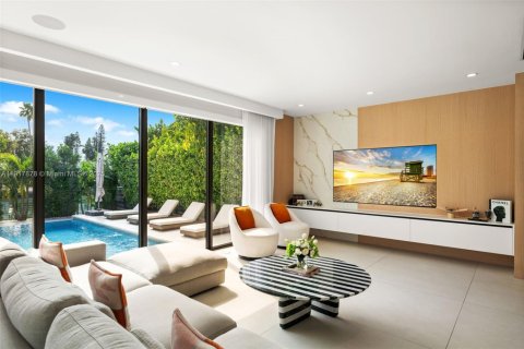 Casa en venta en Miami Beach, Florida, 7 dormitorios, 562.8 m2 № 1973173 - foto 8