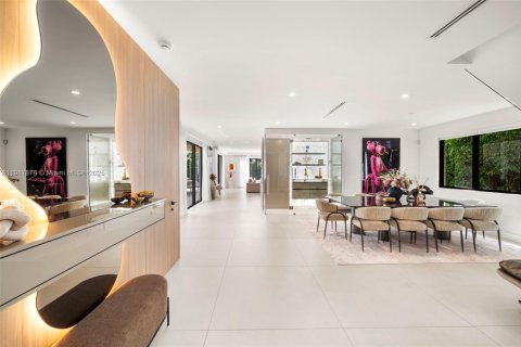 Casa en venta en Miami Beach, Florida, 7 dormitorios, 562.8 m2 № 1973173 - foto 4