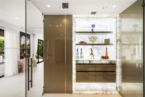 Casa en venta en Miami Beach, Florida, 7 dormitorios, 562.8 m2 № 1973173 - foto 5