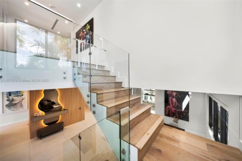House in Miami Beach, Florida 7 bedrooms, 562.8 sq.m. № 1973173 - photo 12