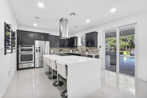 Casa en venta en Miami, Florida, 5 dormitorios, 289.48 m2 № 1992318 - foto 8