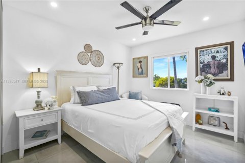 Casa en venta en Miami, Florida, 5 dormitorios, 289.48 m2 № 1992318 - foto 24