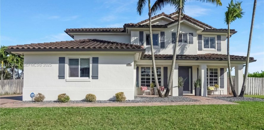 Casa en Miami, Florida 5 dormitorios, 289.48 m2 № 1992318