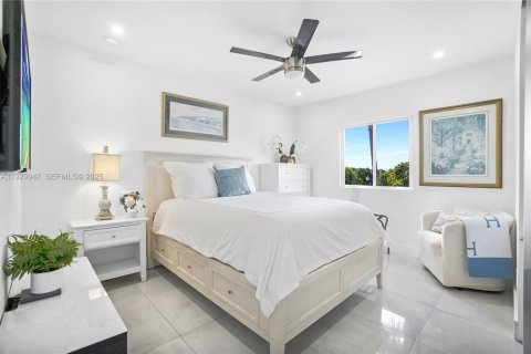 Casa en venta en Miami, Florida, 5 dormitorios, 289.48 m2 № 1992318 - foto 23