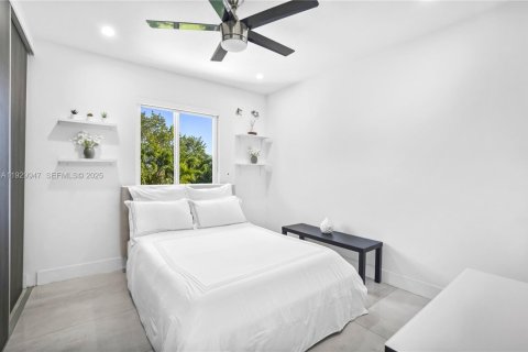 Casa en venta en Miami, Florida, 5 dormitorios, 289.48 m2 № 1992318 - foto 26