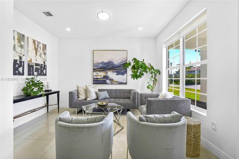 Casa en venta en Miami, Florida, 5 dormitorios, 289.48 m2 № 1992318 - foto 3