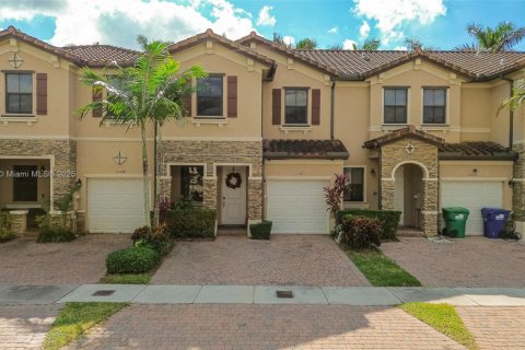 Townhouse in Homestead, Florida 4 bedrooms, 169.92 sq.m. № 1809798 - photo 1