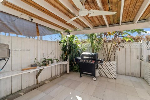 Townhouse in Homestead, Florida 4 bedrooms, 169.92 sq.m. № 1809798 - photo 23