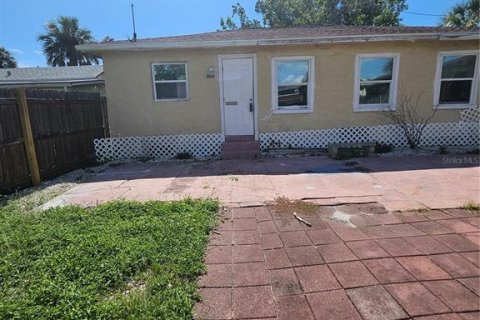 House in Saint Pete Beach, Florida 3 bedrooms, 80.27 sq.m. № 1903207 - photo 2
