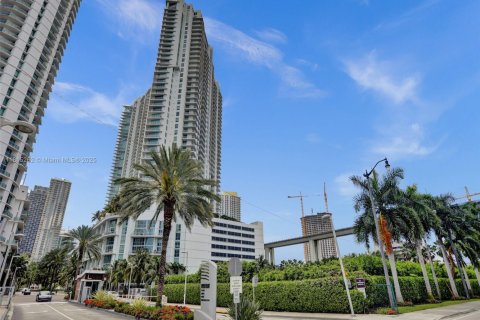 Appartement à louer à Miami, Floride: 2 chambres, 100.24 m2 № 1956598 - photo 4