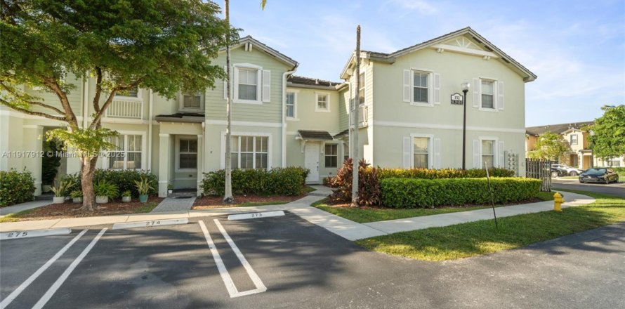 Condominio en Homestead, Florida, 3 dormitorios  № 1975679